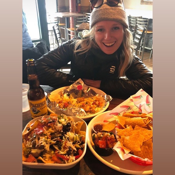 Meet your Posher, Carlee! - Picture 4 of 10